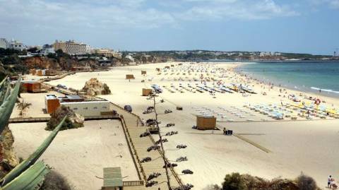 Lojas na praia da rocha a 2 minutos a pé da praia