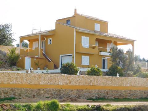 Casa / Moradia V6 com 6 quartos com piscina Isolada em zona Rural a 5 minutos de Silves