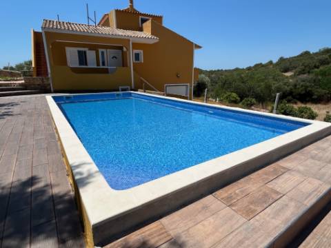 Casa / Moradia V6 com 6 quartos com piscina Isolada em zona Rural a 5 minutos de Silves