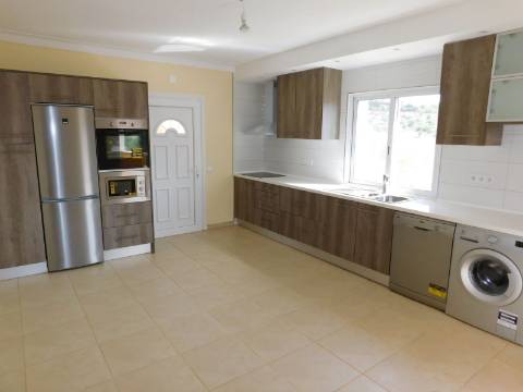 Casa / Moradia V6 com 6 quartos com piscina Isolada em zona Rural a 5 minutos de Silves