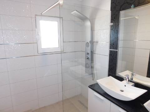 Casa / Moradia V6 com 6 quartos com piscina Isolada em zona Rural a 5 minutos de Silves