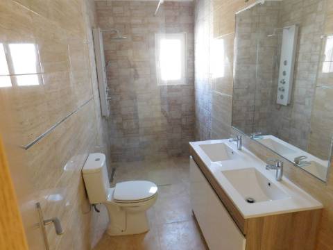 Casa / Moradia V6 com 6 quartos com piscina Isolada em zona Rural a 5 minutos de Silves