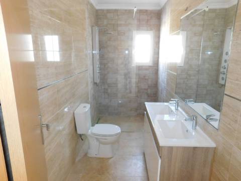 Casa / Moradia V6 com 6 quartos com piscina Isolada em zona Rural a 5 minutos de Silves