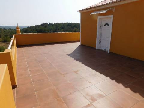 Casa / Moradia V6 com 6 quartos com piscina Isolada em zona Rural a 5 minutos de Silves