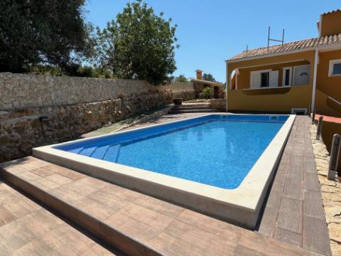 Casa / Moradia V6 com 6 quartos com piscina Isolada em zona Rural a 5 minutos de Silves