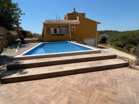 Casa / Moradia V6 com 6 quartos com piscina Isolada em zona Rural a 5 minutos de Silves
