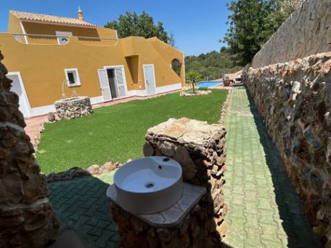 Casa / Moradia V6 com 6 quartos com piscina Isolada em zona Rural a 5 minutos de Silves