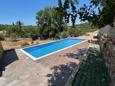 Casa / Moradia V6 com 6 quartos com piscina Isolada em zona Rural a 5 minutos de Silves