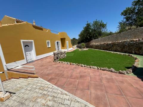 Casa / Moradia V6 com 6 quartos com piscina Isolada em zona Rural a 5 minutos de Silves