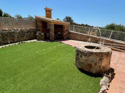 Casa / Moradia V6 com 6 quartos com piscina Isolada em zona Rural a 5 minutos de Silves