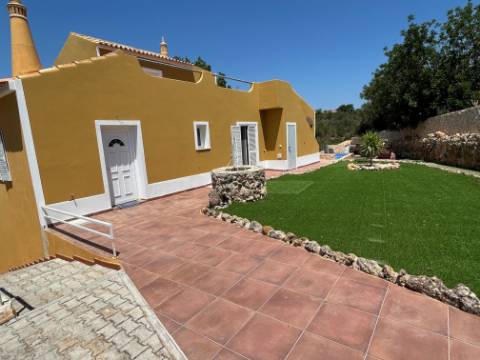 Casa / Moradia V6 com 6 quartos com piscina Isolada em zona Rural a 5 minutos de Silves