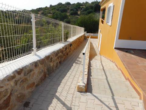 Casa / Moradia V6 com 6 quartos com piscina Isolada em zona Rural a 5 minutos de Silves