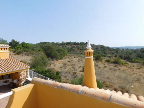 Casa / Moradia V6 com 6 quartos com piscina Isolada em zona Rural a 5 minutos de Silves