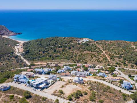 Lote para moradia com fabulosa vista mar perto de Burgau e Salema