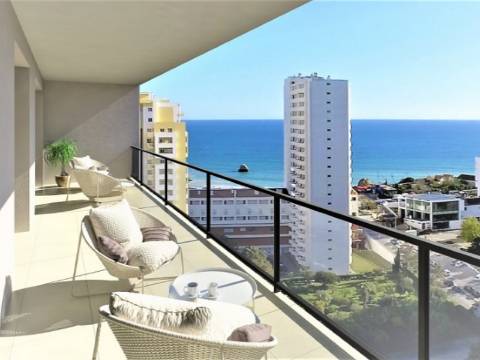 Apartamentos novos a 150 metros da Praia da Rocha com vista mar!