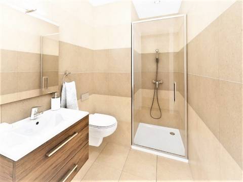 Apartamentos novos a 150 metros da Praia da Rocha com vista mar!