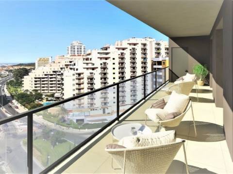 Apartamentos novos a 150 metros da Praia da Rocha com vista mar!