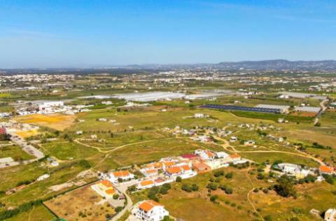 Terreno Urbano para Loteamento em Faro