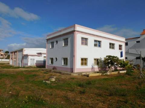 ARMAZÉNS 2 +1 PARA VENDA EM Armação de Pêra