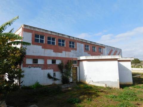 ARMAZÉNS 2 +1 PARA VENDA EM Armação de Pêra