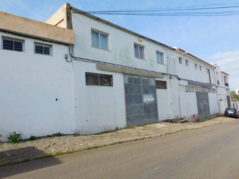 ARMAZÉNS 2 +1 PARA VENDA EM Armação de Pêra