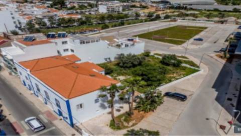 Moradia geminada T7 totalmente remodelada perto da zona Ribeirinha