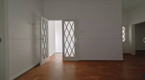 Moradia geminada T4 completamente remodelada com jardim e garagem no centro da cidade de Portimão e perto da zona Ribeirinha