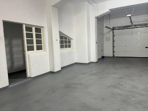 Moradia geminada T4 completamente remodelada com jardim e garagem no centro da cidade de Portimão e perto da zona Ribeirinha