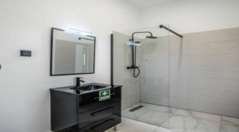 Moradia Geminada T3 no centro de Portimão perto do Rio Arade completamente remodelada