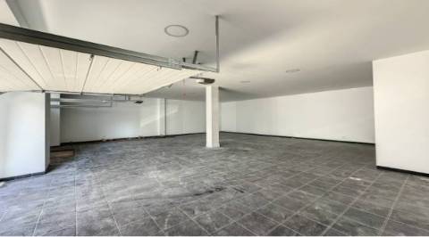 Moradia Geminada T4 no centro de Portimão perto do Rio Arade