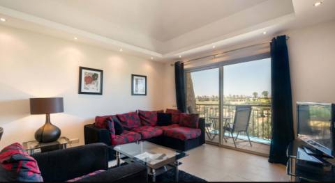 Moderno apartamento T1+1 no 1 andar em Vale da Pinta com vista sobre o golfe