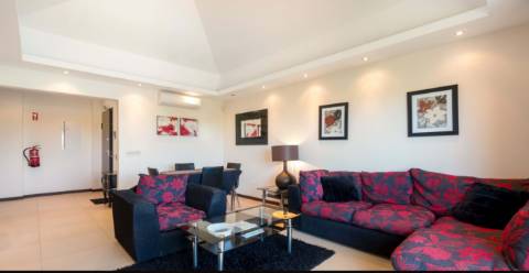 Moderno apartamento T1+1 no 1 andar em Vale da Pinta com vista sobre o golfe