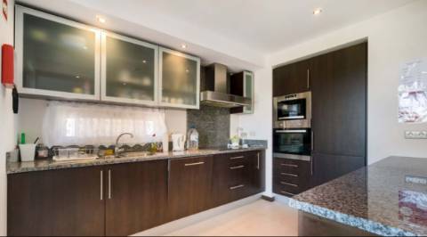 Moderno apartamento T1+1 no 1 andar em Vale da Pinta com vista sobre o golfe