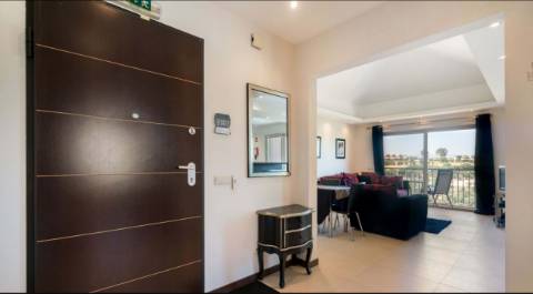 Moderno apartamento T1+1 no 1 andar em Vale da Pinta com vista sobre o golfe