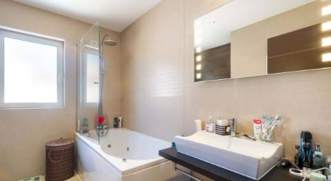 Moderno apartamento T1+1 no 1 andar em Vale da Pinta com vista sobre o golfe