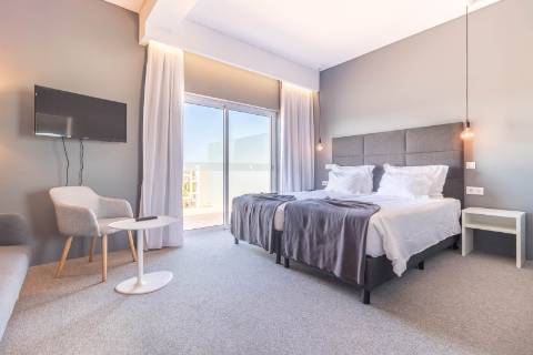 Estúdio T0 grande, localizado no Gramacho em Carvoeiro