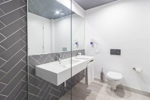 Estúdio T0 grande, localizado no Gramacho em Carvoeiro