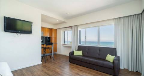 Apartamento TURISTICO T0 no 4 andar em Alvor junto á praia com vista mar.