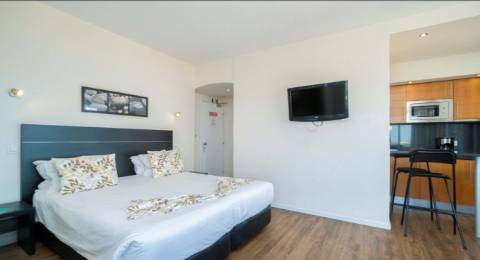 Apartamento TURISTICO - T0 no 6 andar em Alvor junto á praia com vista mar.