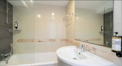 Apartamento TURISTICO - T0 no 6 andar em Alvor junto á praia com vista mar.