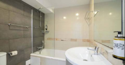 Apartamento TURISTICO - T0 no 6 andar em Alvor junto á praia com vista mar.