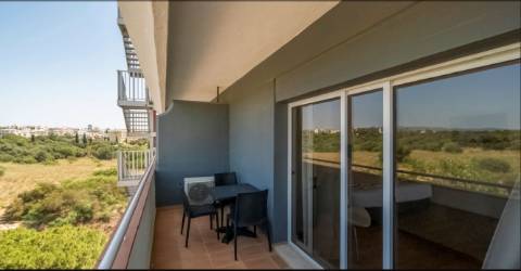 Apartamento TURISTICO - T0 no 6 andar em Alvor junto á praia com vista mar.