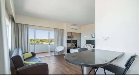 Apartamento T0 - TURISTICO - no 7 andar em Alvor junto á praia com vista mar.