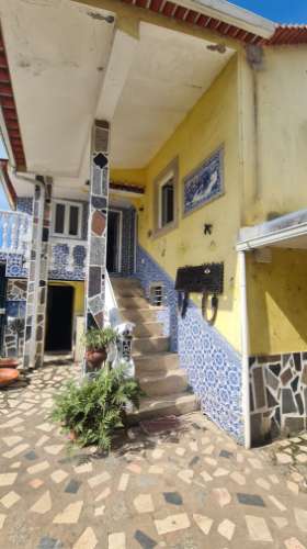 Moradia com armazém e terreno perto da praia da Azurara em Vila do Conde