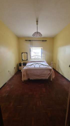 Moradia com armazém e terreno perto da praia da Azurara em Vila do Conde