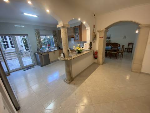 Moradia T7 no centro de Portimão com Alojamento Local a funcionar