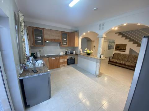 Moradia T7 no centro de Portimão com Alojamento Local a funcionar