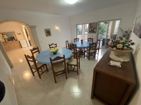 Moradia T7 no centro de Portimão com Alojamento Local a funcionar