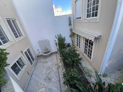 Moradia T7 no centro de Portimão com Alojamento Local a funcionar