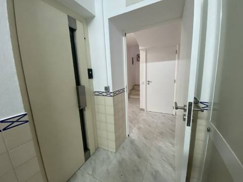 Moradia T7 no centro de Portimão com Alojamento Local a funcionar